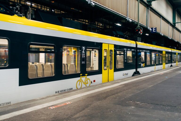 Warum sollte man bei langen Zugfahrten auf das Bahn WLAN verzichten und mobile Daten nutzen