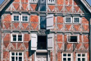 Wie kann man die Energieeffizienz eines Altbaus ohne große Umbauten verbessern