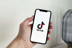 Welche TikTok-Trends für 2024 solltest du kennen, um virale Videos zu erstellen?