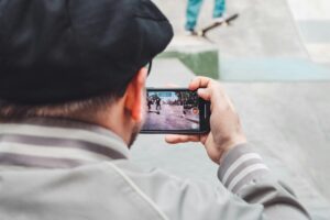 Welche Kameraeinstellungen auf dem iPhone sind optimal für TikTok-Videos bei schlechtem Licht?