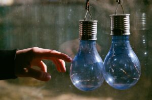 Wie kann man eine DIY-Lichterkette aus recycelten Materialien gestalten?