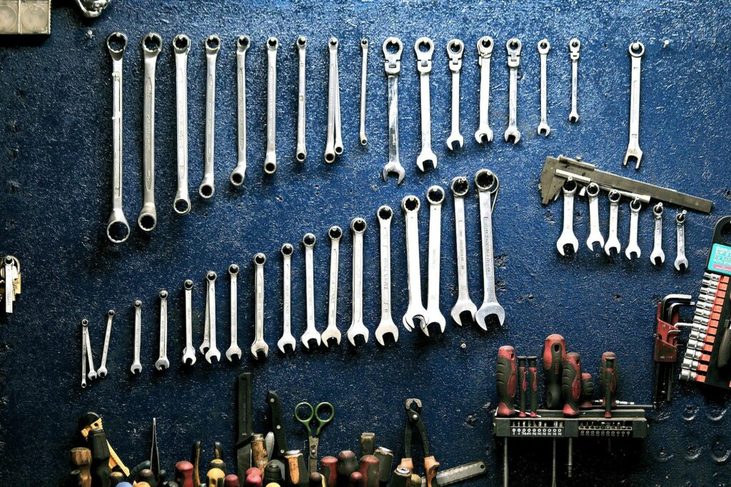 Wie kann ich eine DIY-Werkzeugwand in der Garage installieren?