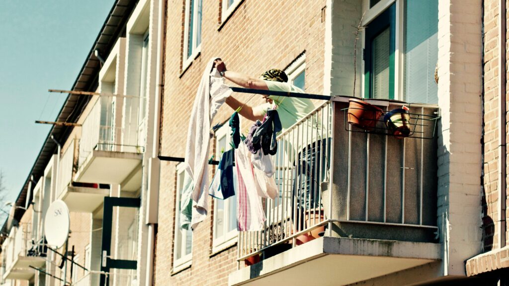 Wie baue ich einen kleinen Werkzeugschrank für den Balkon?