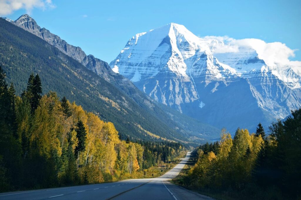 Wie bereite ich mein Auto für lange Bergfahrten vor