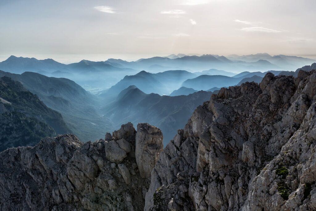 Welche Sicherheitsvorkehrungen sind beim Bergsteigen unerlässlich